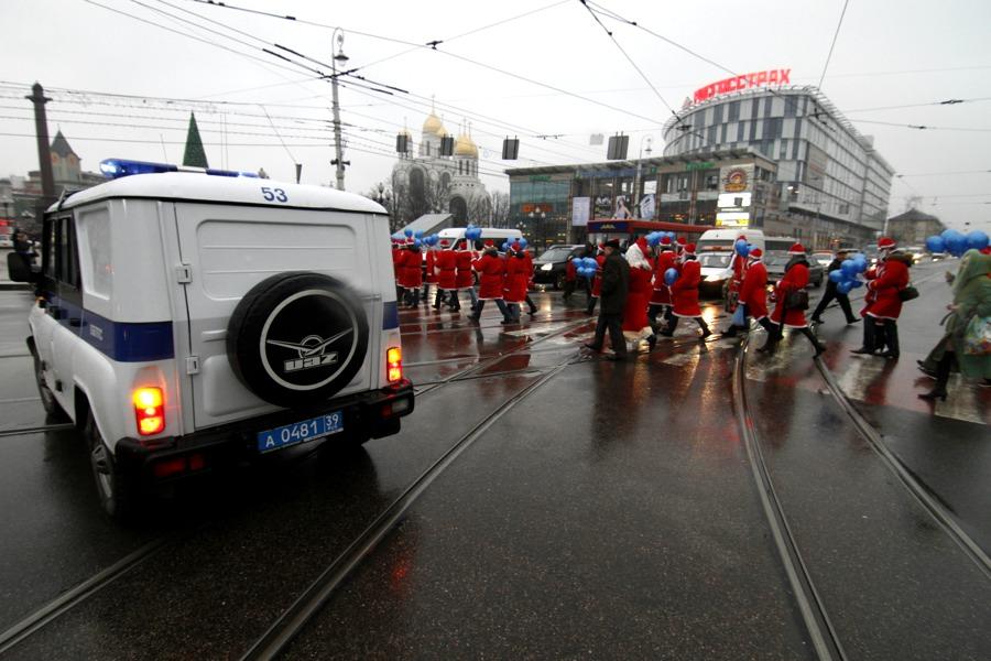 "Дед Мороз вместо честных выборов": фоторепортаж "Нового Калининграда.Ru"